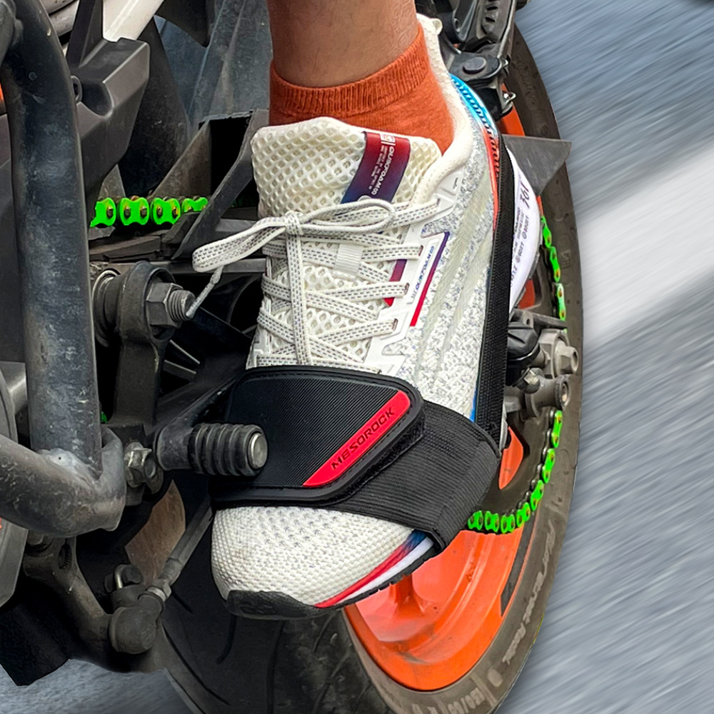 Motorcycle Gear Slipping - オートバイのギアシフトシューズカバー、調節可能なTPUガードパッド、滑り止めストラップ付き、すべてのブーツと靴にユニバーサルフィットするアクセサリー